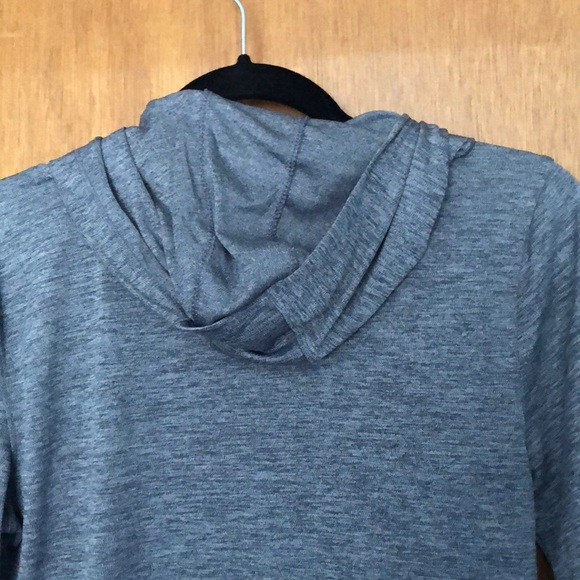 Light weight slim fitting hoodie - Picture 3 of 4